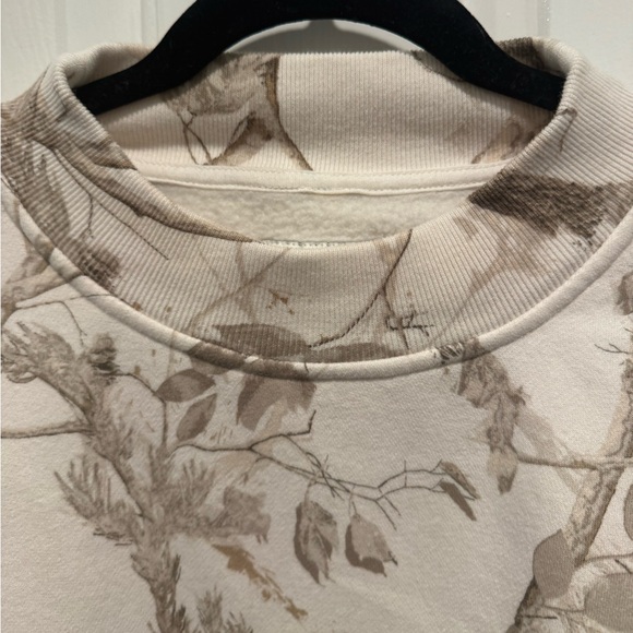 Abercrombie & Fitch Soft Ivory Nature Camo Sweatshirt Size L - Picture 11 of 13